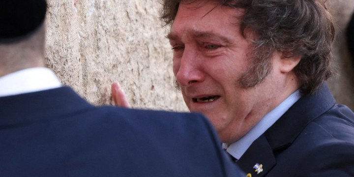 EN PICADA / MILEI SE DESPLOMA POR DEBAJO DEL 30 % EN LAS ENCUESTAS