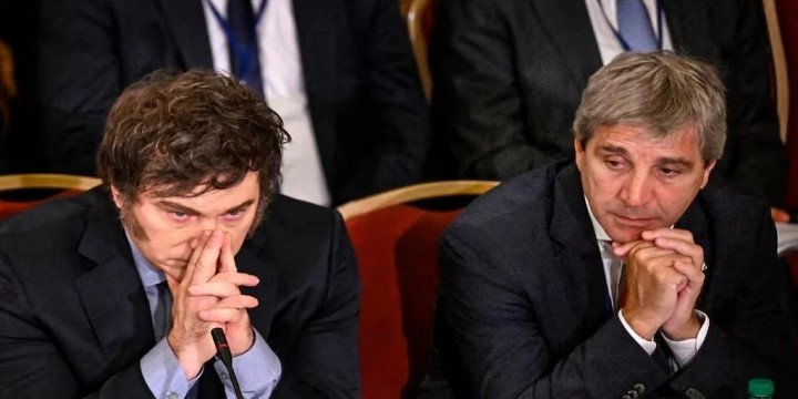 Milei salió a blindar a Caputo en medio de los rumores de renuncia y las dudas sobre el rumbo económico