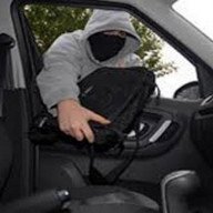 Le robaron una mochila con $680 mil y 100 mil dólares de su camioneta en El Galpón