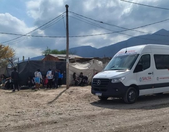 Importante labor del móvil del Registro Civil en el Asentamiento San Javier