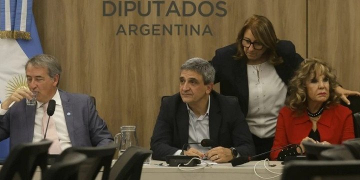 La oposición avanzó con la citación a Karina por las coimas en la Andis