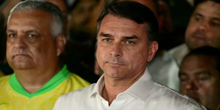 Brasil: la Justicia le prohibió salir del país a Flávio Bolsonaro tras su derrota frente a Lula